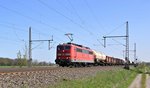 DB Cargo 151 104 mit gemischtem Güterzug in Richtung Wunstorf (Dedensen-Gümmer, 21.04.16).