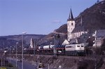 151 144 mit Güterzug bei Lorch/Rhein - 04.03.1995