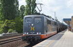 Hectorrail mit  162.008  Name: Damiel (NVR-Nummer: 91 80 6 151 003-1-D-HCTOR) und Kesselwagenzug am 11.05.22 Durchfahrt Bf.