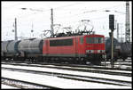 Großkorbetha am 27.2.2005:155053-9 wartet vor einem Kesselwagen Zug auf die Ausfahrt.