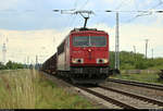 Gemischter Gz mit 155 157-1 Railpool, vermietet an die DB, durchfährt den Bahnhof Angersdorf auf der Bahnstrecke Halle–Hann. Münden (KBS 590) Richtung Halle (Saale).
Aufgenommen am Ende des Bahnsteigs 2/3.
[22.6.2019 | 15:57 Uhr]