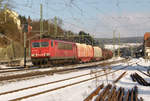 16. Februar 2012, Ein Güterzug aus Saalfeld fährt durch den Bahnhof Kronach