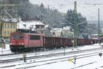03. Februar 2015, Ein Güterzug aus Saalfeld muss in Kronach  an den Rand , um ICE 1005 Berlin - München vorüberziehen zu lassen.