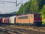 12. September 2009, Lok 155 199 verlässt mit ihrem Güterzug den Bahnhof Kronach in Richtung Saalfeld.