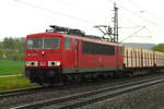 06. Mai 2010, Ein Güterzug aus Richtung Saalfeld, gezogen von Lok 155 175, fährt durch den Haltepunkt Küps.