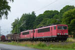 08. Juli 2014, Lok 155 032 verlässt mit einem Güterzug in Richtung Saalfeld den Bahnhof Kronach. Die Zuglok ist 155 148.