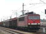 27. März 2008, Ein gemischter Güterzug mit Lok 155 024 fährt durch den stark zurückgebauten Bahnhof Werdau (Strecke 530).