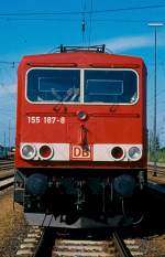 155 187-8 steht mit einem Interregio in Berlin-Grunewald und wartet auf den nchsten Einsatz.