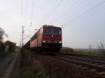Ein Gterzug mit der Lok 155 253-8 fhrt gleich durch den BAhnhof Lbbenau/Spreewald. Datum: 20.11.2007