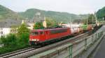 155 013 war am 15.5.2008 nach einem heftigen Gewitter mit einem KLV-Zug auf der Linken Rheinseite unterwegs.