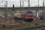 155 105 am 27.05.2009 bei der Ausfahrt aus dem Bahnhof Hagen Vorhalle mit einem langen Gterzug