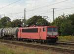 155 093-8, noch mit Ltzchen und Scherenstromabnehmer, kommt mit einem Kesselwagenzug aus Richtung Braunschweig in den Magdeburger Hauptbahnhof gefahren. Fotografiert am 28.08.2009