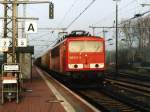 Am frhen Morgen von 21-4-2001 steht 155 212-4 mit einem Gterzug abfahrtsbereit auf Bahnhof Bad Bentheim. Bild und scan: Date Jan de Vries.