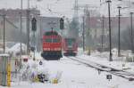 155 086-2 kreuzt in Angermnde den RE3 von Schwedt/Oder 19.02.2010