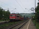 Die 155 254-6 durchfuhr am 25.6.10 mit einem leeren Autozug den Bahnhof Himmelstadt in Richtung Wrzburg.