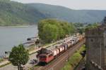 155 009-4 mit einem Containerzug in Oberwesel am 1.