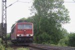 Eine 155 107-6 leistete bei einer Cobra 2831 mit einem gemischten Gterzug Schubhilfe und fhrt jetzt zurck nach Aachen-west bei Sonne.