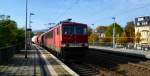155 272-8 passiert mit einem Güterzüg aus Richtung Saalfeld (Saale) kommend den Bahnhof Jena-Paradies; 29.10.11
