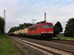 Die 155 244 mit einem Gterzug am 10.08.2010 unterwegs bei Drverden.