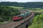 155 181-1 berquert mit dem Lanutti-Glaszug Charleroi - Dresden-Friedrichstadt am 07.06.2012 den Bekeviadukt in Altenbeken.