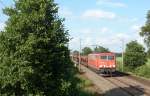 155 095-3 fuhr am 30.08.2012 mit einem Autozug von Emden nach Osnabrck, hier sdlich von Ihrhove.