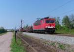 Immer noch zugkrftig.....

155 221-5 kommt mit ihrem Zug aus Dillingen und passiert auf der Saarstrecke (KBS 685) den Anschlu zum Kraftwerk Ensdorf-Saar.
18.04.2011