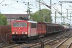 155 013-6 mit einem gemischten Gterzug am Haken, fuhr am 12.05.2013 durch Hannover Linden/Fischerhof.