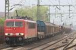 Ein kurzer Schauer verdunkelte den Himmel, als 155 245-4 mit einem gemischten Gterzug am 12.05.2013 durch Hannover Linden/Fischerhof fuhr.