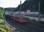 155 152-2 zieht am 21. Juni 2013 den Cronos-Containerzug durch Kronach Richtung Saalfeld(Saale).