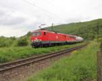 143 864 (MEG 606) und 155 195 (MEG 704) mit Zementzug in Fahrtrichtung Sden. Aufgenommen am 23.05.2013 in Wernfeld.