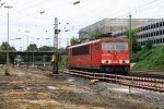 Ein Nachschuss von der 155 030-0 DB rangiert in Aachen-West bei Sonne und Wolken am 15.9.2013.