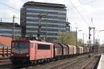 155 214 am 18.4.13 mit einem Stahlzug von Gremberg nach Wanne bei der Durchfahrt durch Dsseldorf-Rath.