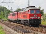 Nachschuss auf den Lokzug, der am 12.07.2013, mit 140 218-9 an der Spitze, durch Leipzig-Thekla fuhr. Mit dabei waren 155 154-8 und 241 697-2.