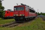 155 269-4 steht mit der 145 041-0 im Hintergrund in der Einsatzstelle von Engelsdorf/S. am 13.06.14.