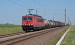 155 232 fuhr mit einem gemischten Güterzug am 15.04.15 durch Braschwitz Richtung Halle(S).