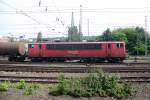 155 035-9 von Railion fährt mit einem langen Kesselzug aus Antwerpen-BASF(B) nach Ludwigshafen-BASF bei der Ausfahrt aus Aachen-West und fährt in Richtung Aachen-Schanz,Aachen-Hbf,Köln. Aufgenommen vom Bahnsteig in Aachen-West. Bei schöem Sonnenschein am Mittag vom 13.6.2015.