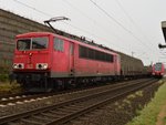 Zur großen Freude des Fotografen kam dann noch dieser Trafokasten mit der Nummer 155 236-3 vorüber. Vorne rechts steht der 423 254 am Bahnsteig in Allerheiligen am Freitag den 21.10.2016 