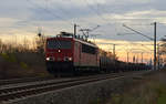 155 065 schleppte am 22.11.16 einen hauptsächlich aus Stahlprodukten bestehenden gemischten Güterzug durch Greppin Richtung Dessau.