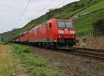 185 069-2 mit der Wagenlok 155 032-6 und gemischtem Güterzug in Fahrtrichtung Koblenz.