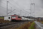 MAED 155 183 am 08.01.2023 mit dem beladenen Zementzug aus Köthen nach Rostock Seehafen. Aufgenommen am Abzweig Riekdahl.
