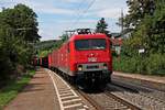 Mit einem Containerzug nach Regensburg Ost fuhr am 28.08.2015 die 156 002-8 (MEG 802) durch Etterzhausen in Richtung Zielbahnhof.
