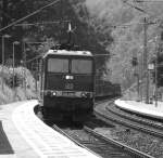 180 016-8 zieht am 10. Juli 2011 einen Autotransportzug durch Wehlen (Sachs) Richtung Bad Schandau.