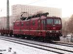 DB 180 006-9 (Skoda 80E)in einem Schneesturm auf dem Hauptbahnhof Dresden am 6.12.2012.