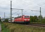 Reichlich überlastet schein die 181 213-0 SAAR mit ihrem Zug nach Düsseldorf zu sein am Samstag spätnachmittag in Lintorf.