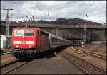 181 207 (9180 6181 207-2 D-DB) durchfhrt mit einem IC am Haken den Bahnhof von Ehrang. (02.04.2010)