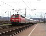 181 219 (9180 6181 219-7 D-DB) durchfhrt mit einem IC den Bahnhof von Ehrang. (02.04.2010)