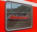 Eine gespiegelte 181.2....

Die 181 210-6 spiegelt sich am 13.04.2013 im Fenster eines DoSto-Wagens im Hbf Koblenz.