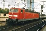 181 216-3 steht mit einem EC, gebildet aus Corail-Wagen der SNCF, aus Paris nach Frankfurt(Main)Hbf in Mannheim Hbf. Juni 2004 (eingescanntes Foto)