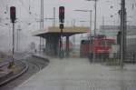 Land unter in Basel-Bad. Reichlich 70 Liter in der Stunde go es auf das Schweizer Grenzgebiet. Regentropfen fast so gro wie Bierdeckel hab ich auch noch nie erlebt. Bahnhofsimpression im Regen vom 12.08.08 mit BR 181 und BR 111.