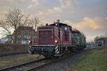 V60 615 schiebt 194 158-2 nach Abschluss der Überführungsfahrt ins Museumsdepot (09.01.2022)